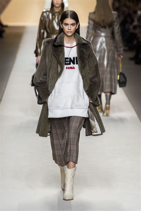 fendi sfilata febbraio 2019|fendi fur shirts.